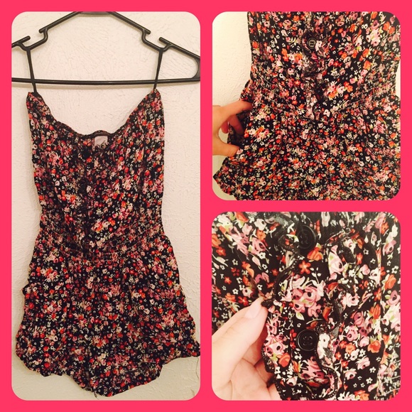 🌸floral romper w/pockets🌸