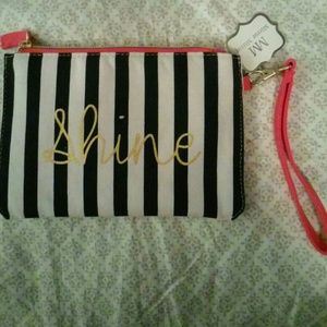 3/$25 🌹 "Shine" Wristlet NWT