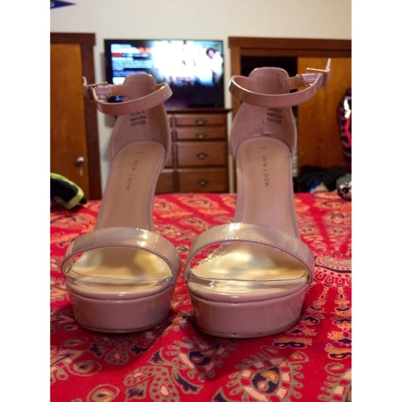 Nude platform heels 😍 - Picture 2 of 4