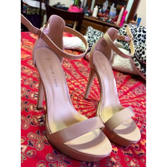 Nude platform heels 😍 - Picture 3 of 4