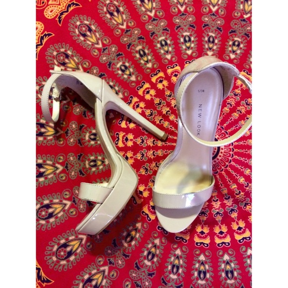 Nude platform heels 😍 - Picture 4 of 4