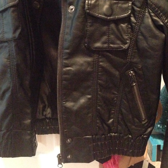 leather jacket - Picture 2 of 2