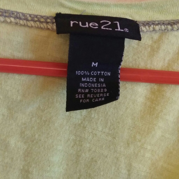 Shirt/ V-neck - Picture 2 of 2