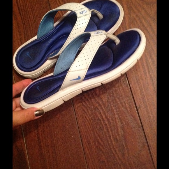 Nike Shoes - Nike Flip Flops 7!