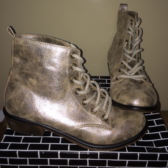 Dirty laundry Combat boots