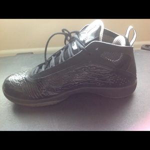 Basketball shoe