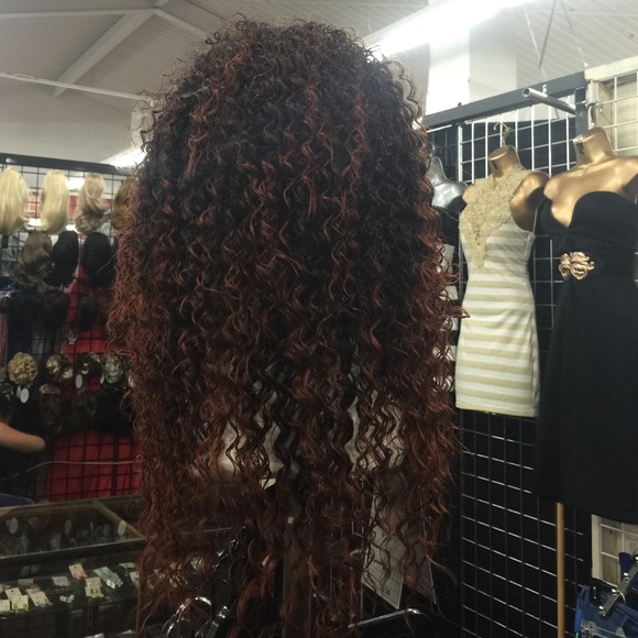 💥SOLD💥Wig - Picture 2 of 3