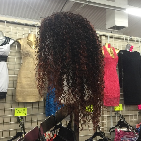 💥SOLD💥Wig - Picture 3 of 3