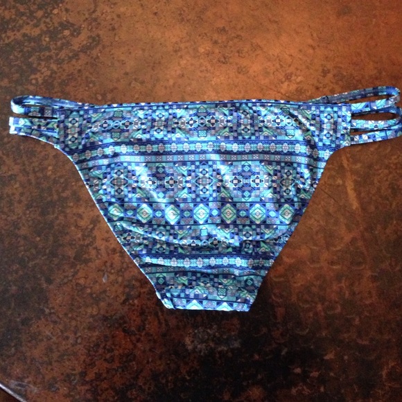 Bathing suit bottoms Never worn - Picture 2 of 3