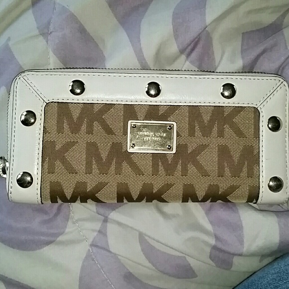 Michael Kors Clutches & Wallets - ****SOLD**** MK Wallet