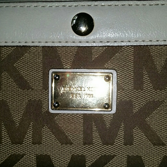 ****SOLD**** MK Wallet - Picture 3 of 4