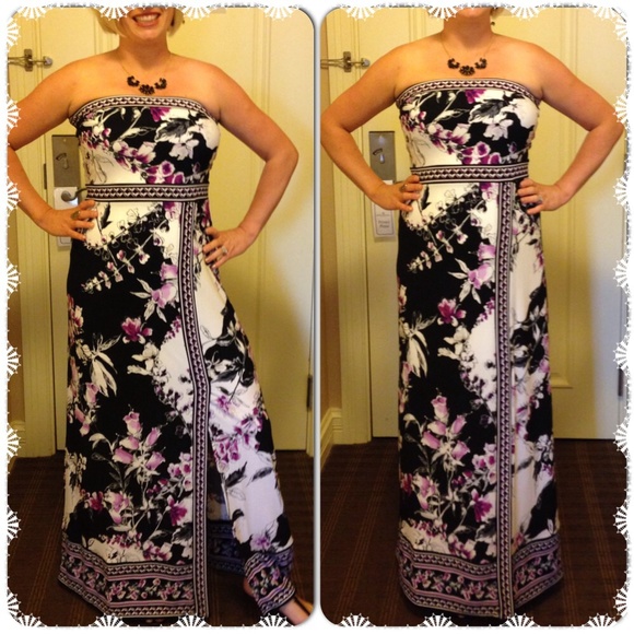 White House Black Market Dresses & Skirts - WHBM floral dress 💜