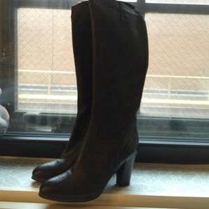 Stunning brown leather boots size 39 or 8.5/9