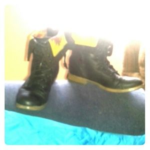 Cool tribal print fold over boots