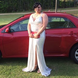 Sparkly prom dress with the back out Don't miss it