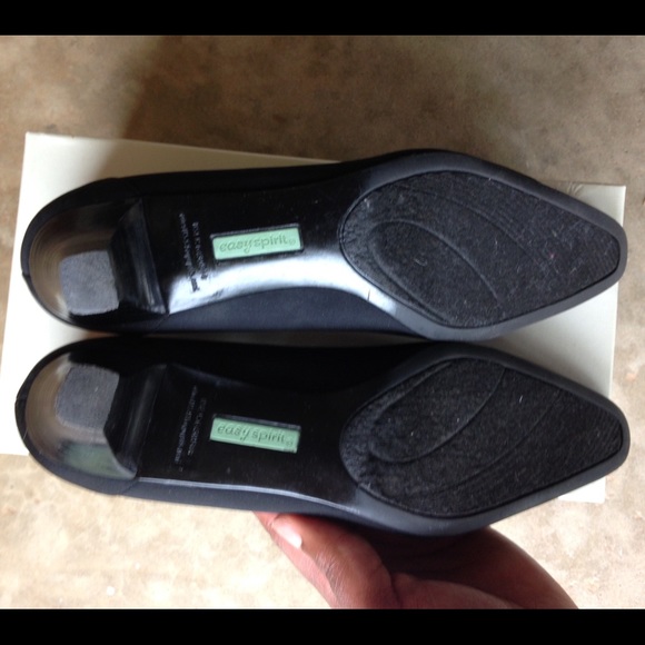 Easy Spirit Shoes - Picture 3 of 4