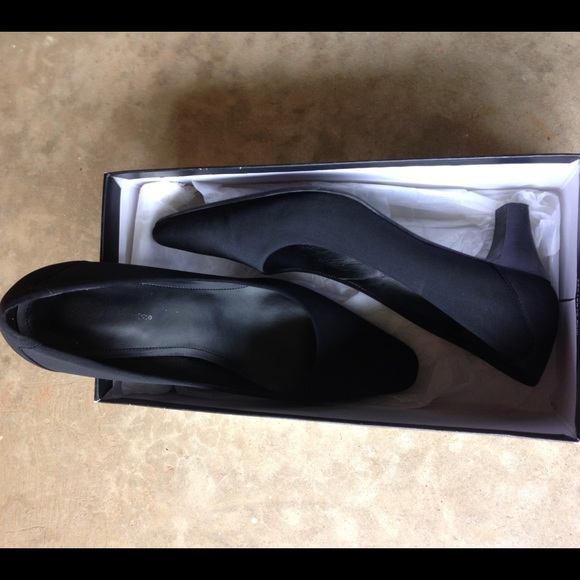 Easy Spirit Shoes - Picture 4 of 4