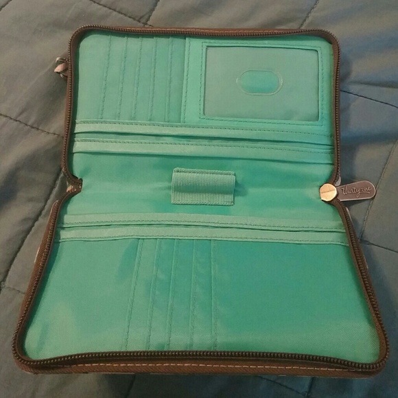 **S-O-L-D** - Picture 2 of 2