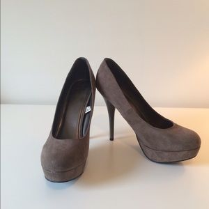 Mossimo grey suede heels