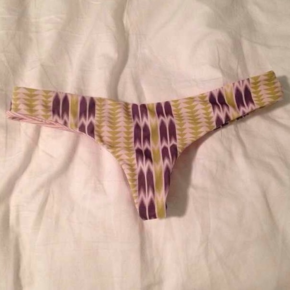 Acacia bottoms