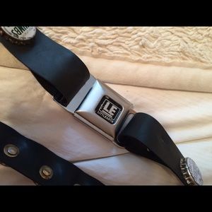 Seat belt belt with bottle tops