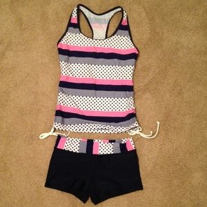 Off brand bathing suit. Tank top/boy shorts. Small