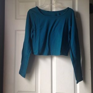 Cute long sleeved crop top!!