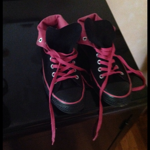 Black and pink converse
