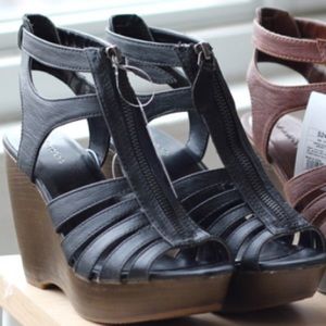Black strapy wedges