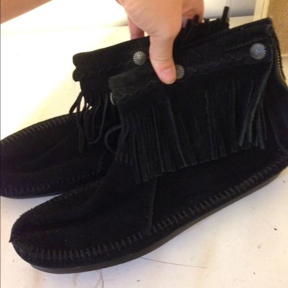 Minnetonka Moccasins Black Fringe Booties