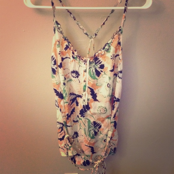 FLORAL HOLLISTER TANK