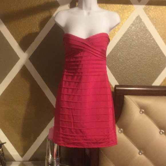 Bodycon magenta dress strapless