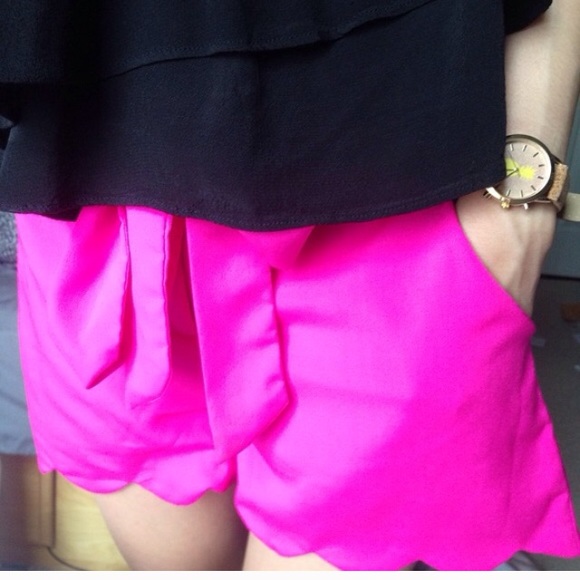 🚫SOLD🚫Hot Pink Scalloped Shorts - Picture 3 of 3