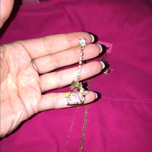 NWT set Betsey Johnson necklace and earrings - Picture 4 of 4