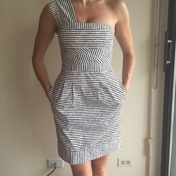 BCBGMaxAzria Dresses & Skirts - BCBG summer sundress