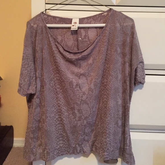 Freeloader snake print tee!