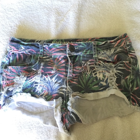 Tropical shorts
