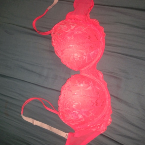 VS Pink bra