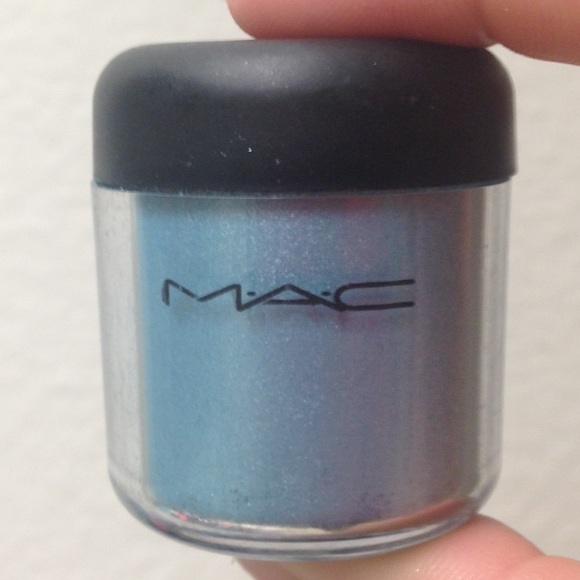 MAC Cosmetics Other - MAC cosmetics loose pigment powder in Mutiny
