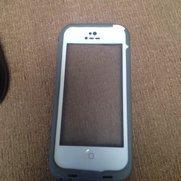 IPHONE 5c LIFEPROOF CASE