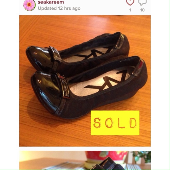 ⚠️sold⚠️ Anne Klein microfiber wedge w patent toe