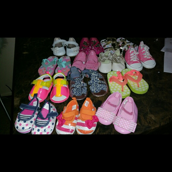 Bundle baby shoes