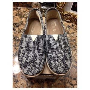 Toms "One For One" in black and gray