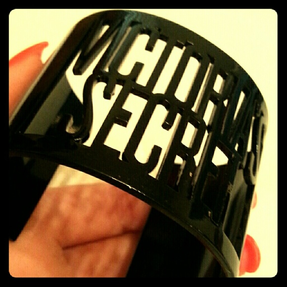 *rare* VS black laquer cuff - Picture 1 of 3