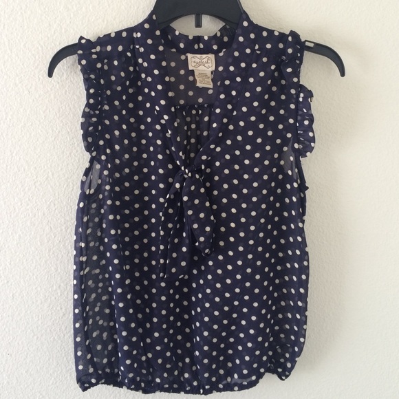 Polka dot shirt with cute bow, short sleeve