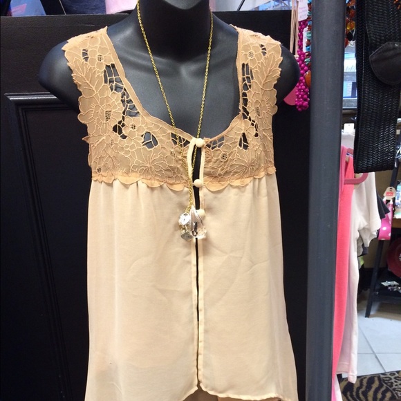 Blu Pepper delicate lace top. Size medium