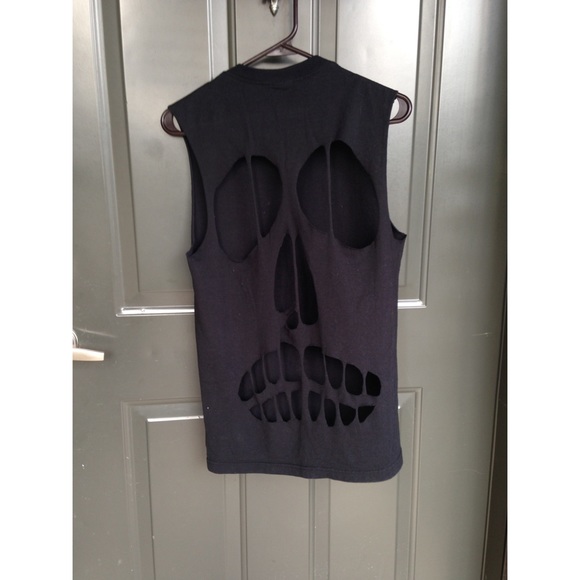 💀💀Skull cut out shirt💀💀