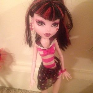 Draculara beach monster high