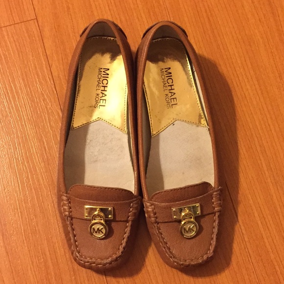 Micheal kors flat shoes. Size 5.5.