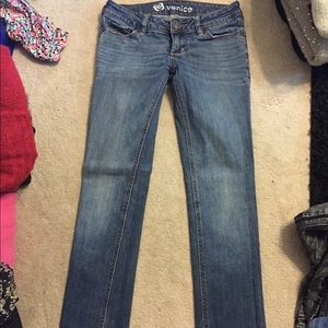 Bullhead light wash skinny jeans